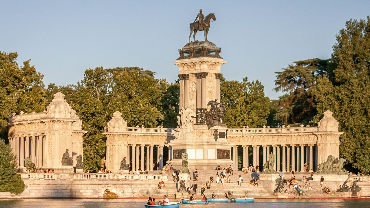 Étudiante marocaine avec vue sur Madrid